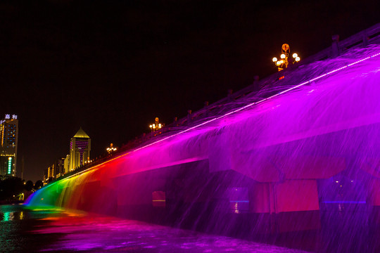 广西南宁南湖公园南湖大桥夜景