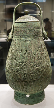 商代前期兽面纹提梁铜卣