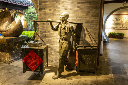 嘉兴粽子文化博物馆卖粽子雕像