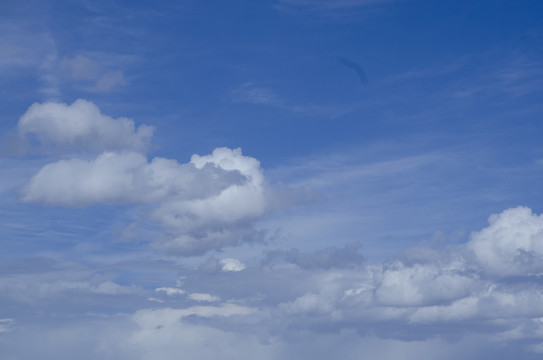 青海茶卡盐湖的天空