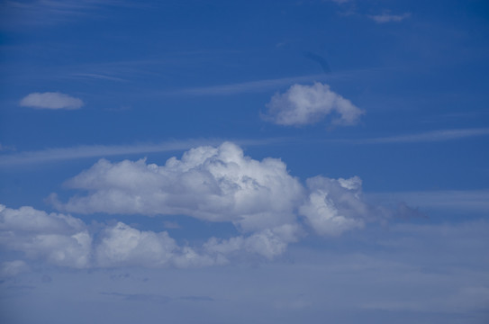 青海茶卡盐湖的天空