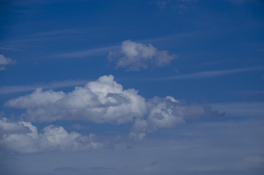 青海茶卡盐湖的天空