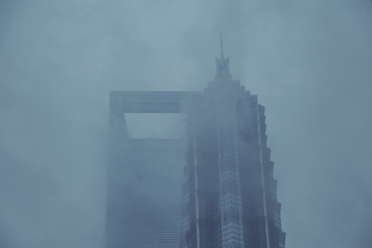 阴雨天陆家嘴建筑风光