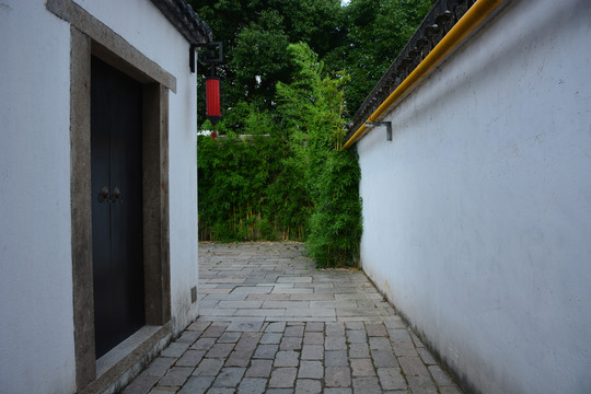 门与围墙