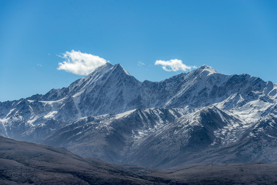 雪山蓝天高原纯净