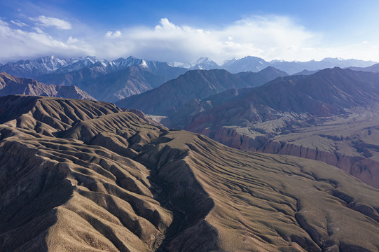 群山峡谷