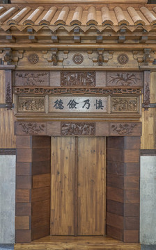 木制中式门楼