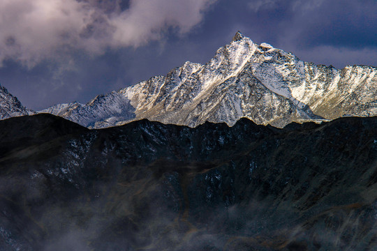 贡嘎山风光