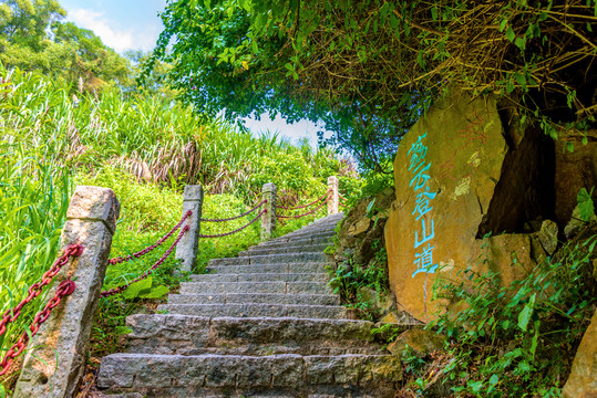 中国广东深圳塘朗山荔云登山道