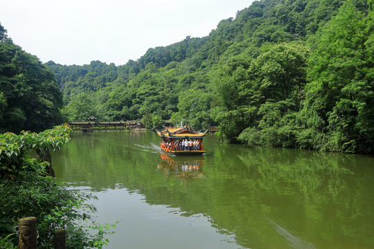 青城山湖翠映湖