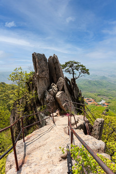 辽宁丹东五龙山悬崖峭壁风光04