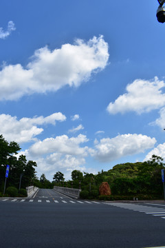 溪流背坡村