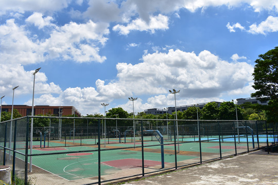 松山湖太鲁阁公园蓝球场