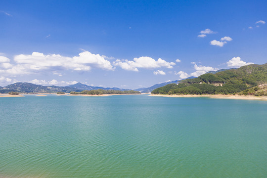 水库绿水青山屏保图片