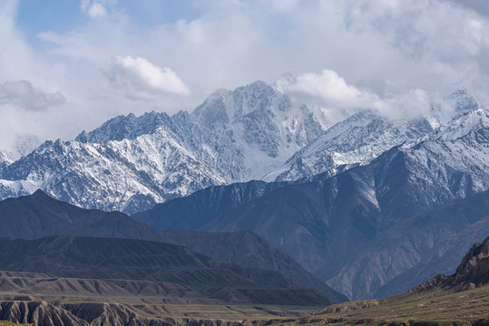 群山雪峰