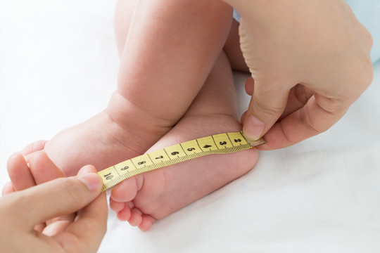 测量婴儿脚的大小