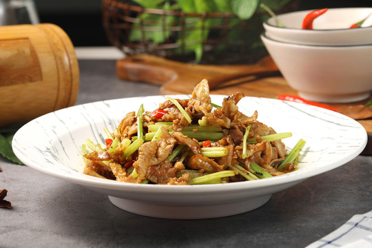 芹菜炒牛肉