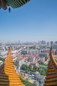 从武汉黄鹤楼上俯瞰城市全景