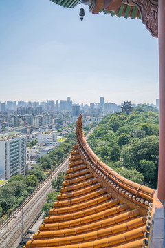 从武汉黄鹤楼上俯瞰城市全景