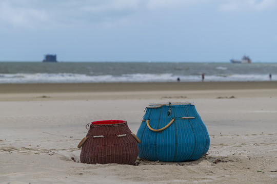 海滩垃圾篮
