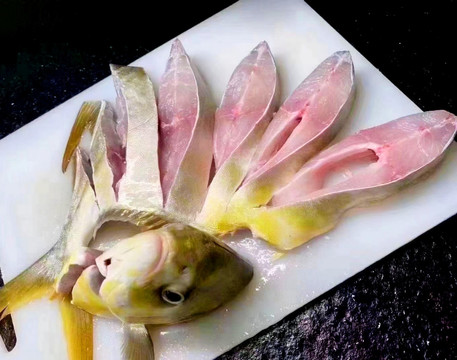 金鲳鱼摆盘