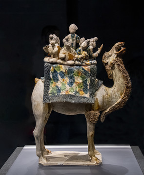 陕西历史博物馆唐三彩载乐骆驼俑