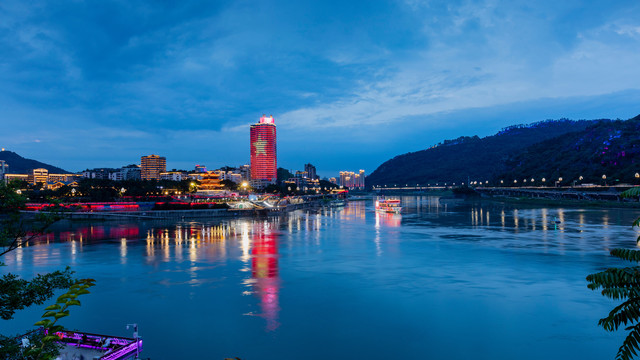 四川宜宾三江汇流夜景