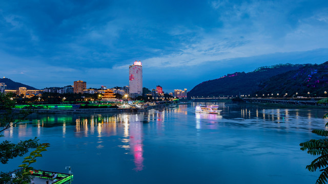 四川宜宾三江汇流夜景