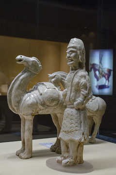 巩义博物馆唐代白釉瓷骆驼俑