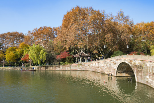杭州西湖西泠桥秋景