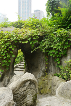 假山石门洞