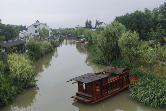 河道红船