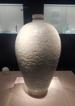 青白釉花瓶