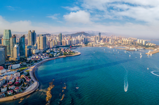 航拍青岛海岸线湾区全景