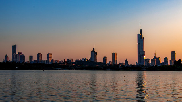 夕阳下南京玄武湖