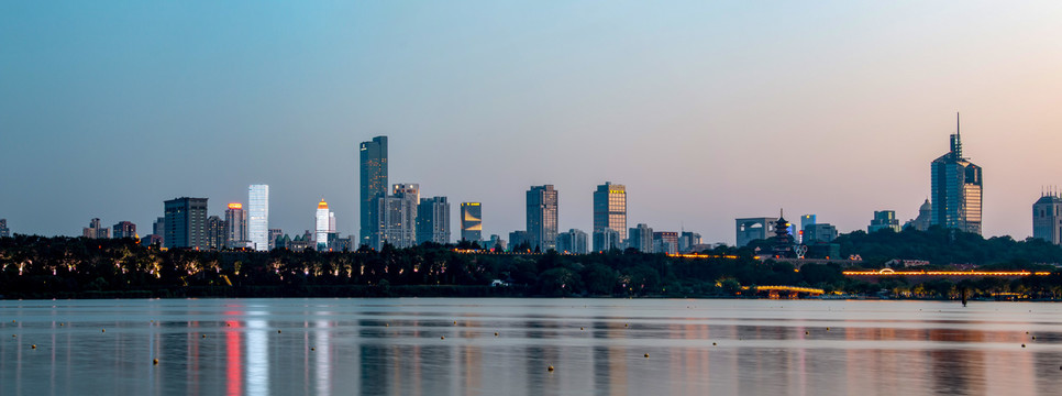 南京玄武湖与新街口夜景