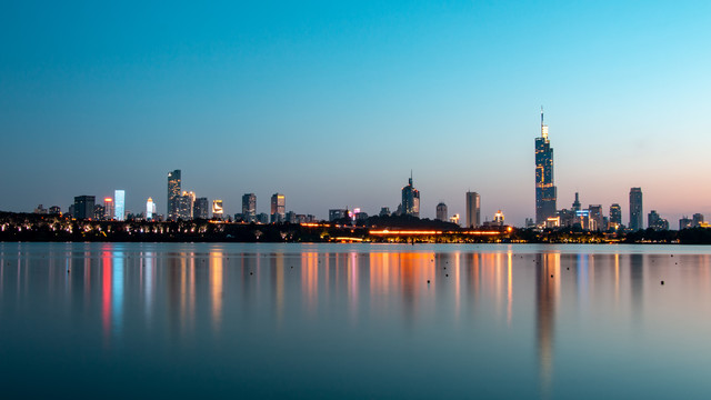 宽画幅南京玄武湖夜景