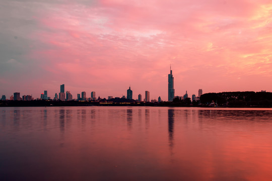 日落时分的南京玄武湖