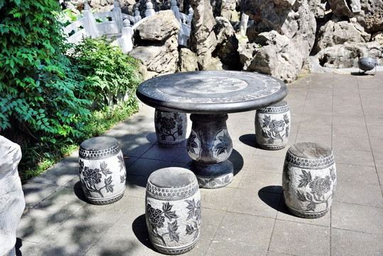 中式石桌石凳