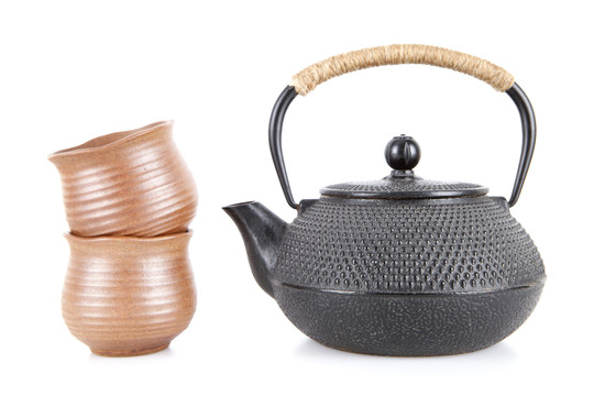 铁茶壶和紫砂茶杯