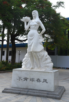 荷花女雕塑