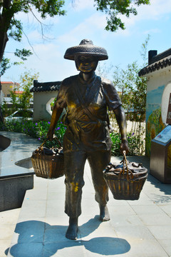 农妇雕塑