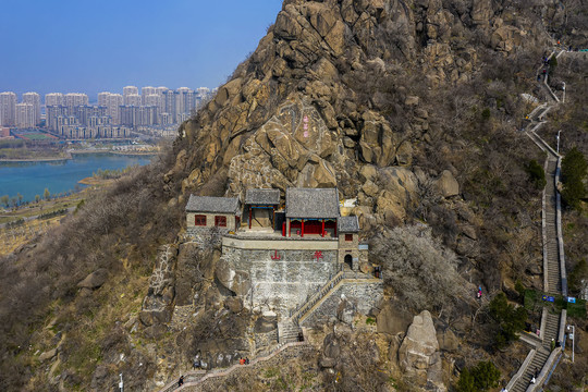 济南华不注山图片