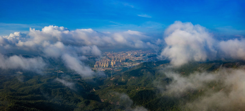 五桂山清晨的云海