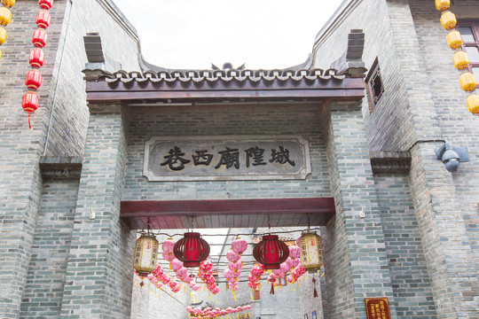 南宁三街两巷城隍庙西巷牌坊