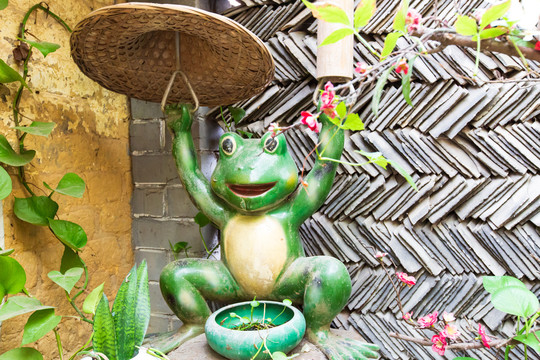 美丽南方度假区农家乐青蛙雕塑