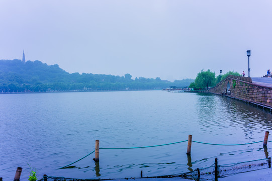 烟雨西湖