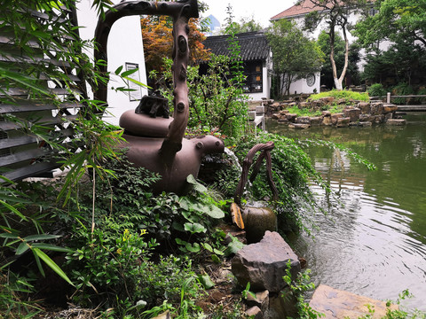 大型古色古香倒水茶壶风景