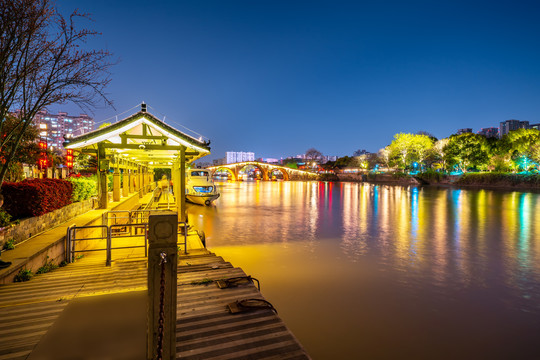 大运河畔风光夜景