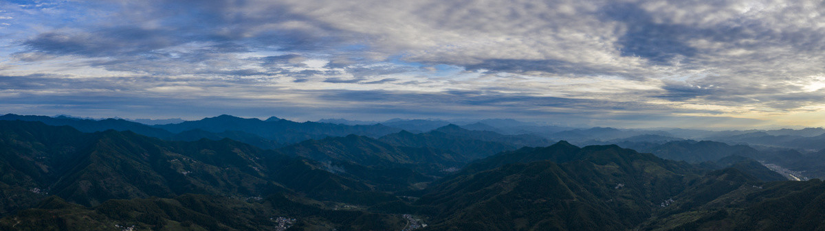 高山云海蓝天宽幅大片